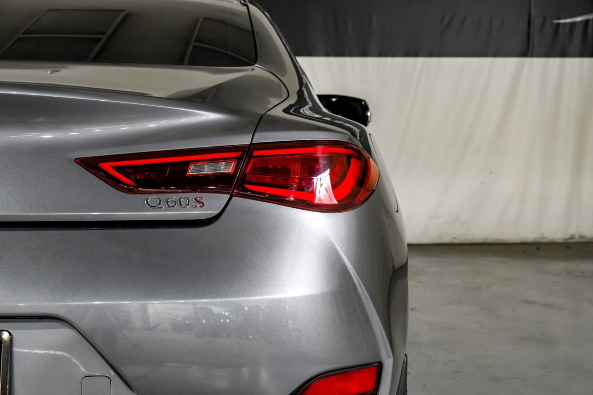 Used 2018 INFINITI Q60 Red Sport 400 w/ Sensory Package 3.0T Sport RWD image 36