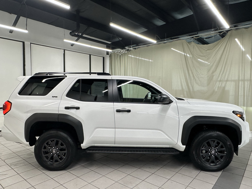 Used 2025 Toyota 4Runner SR5 AWD/4WD image 3