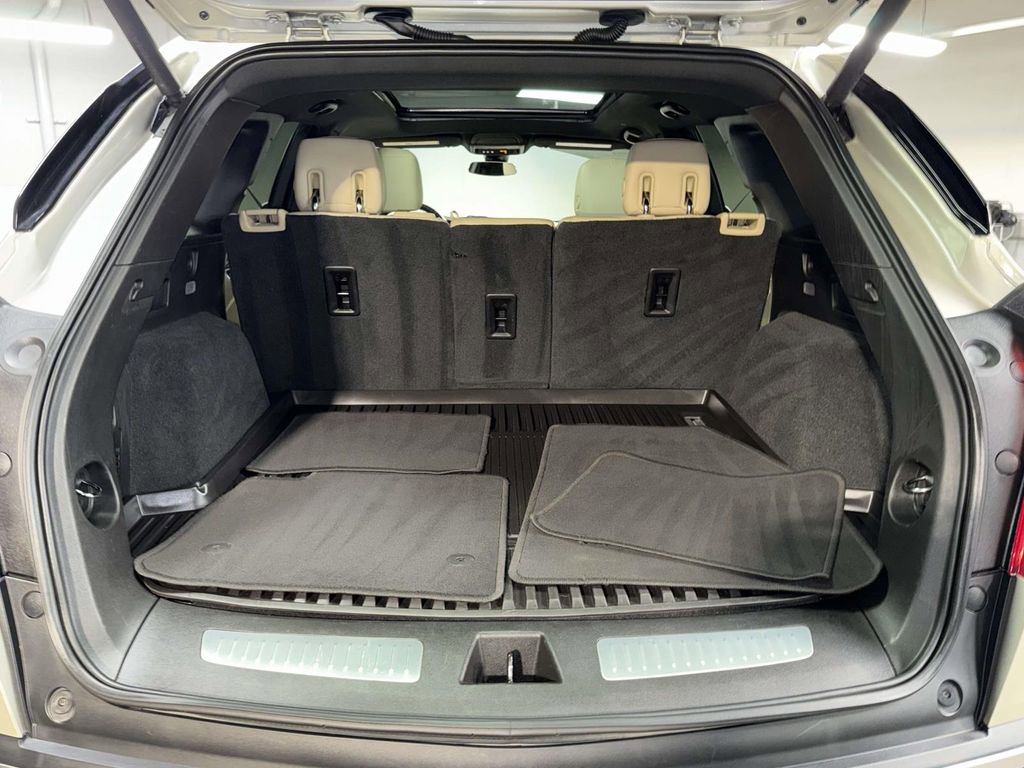 Used 2017 Cadillac XT5 Luxury w/ Driver Awareness Package image 16