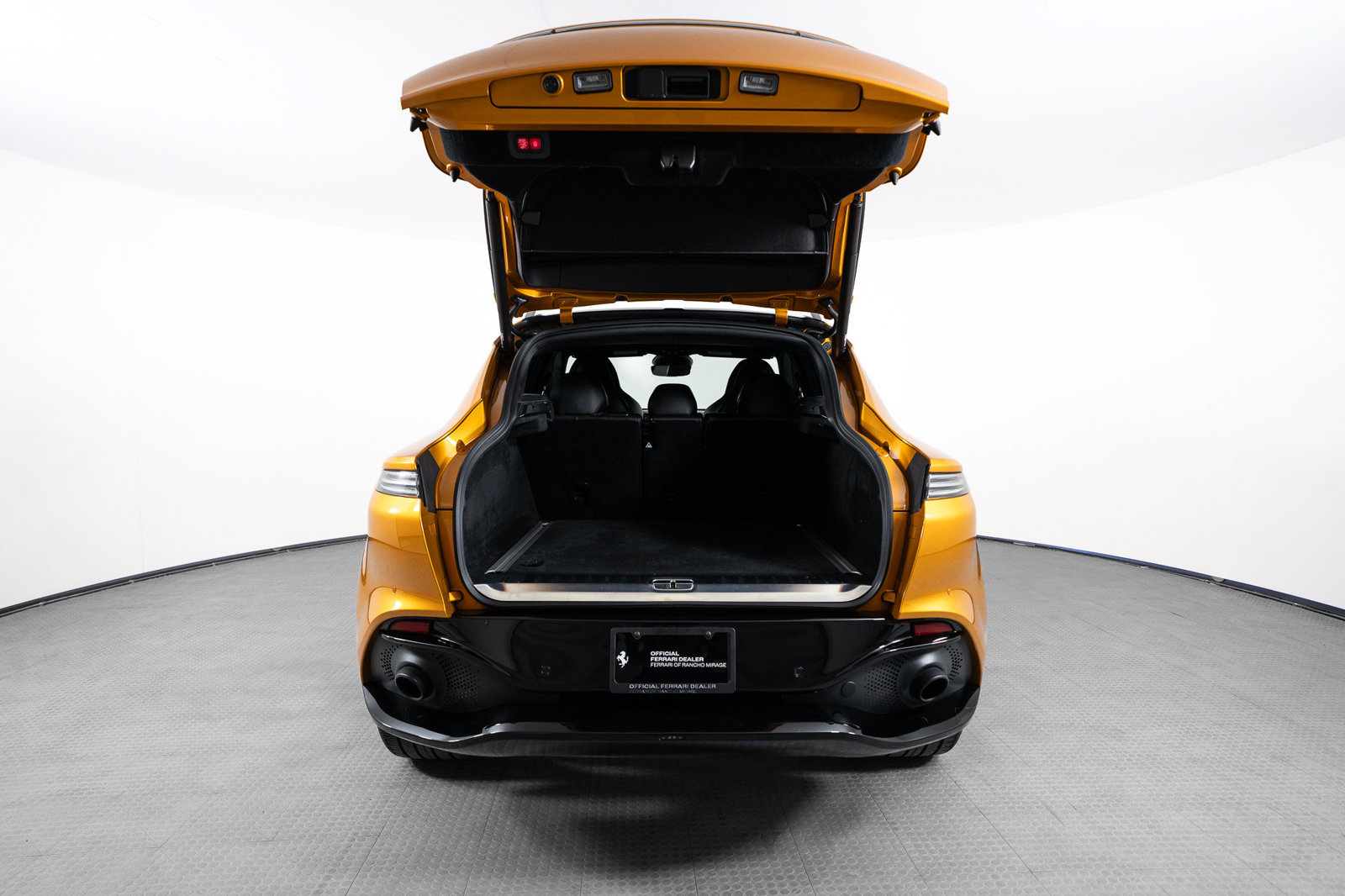 Used 2021 Aston Martin DBX AWD/4WD image 21