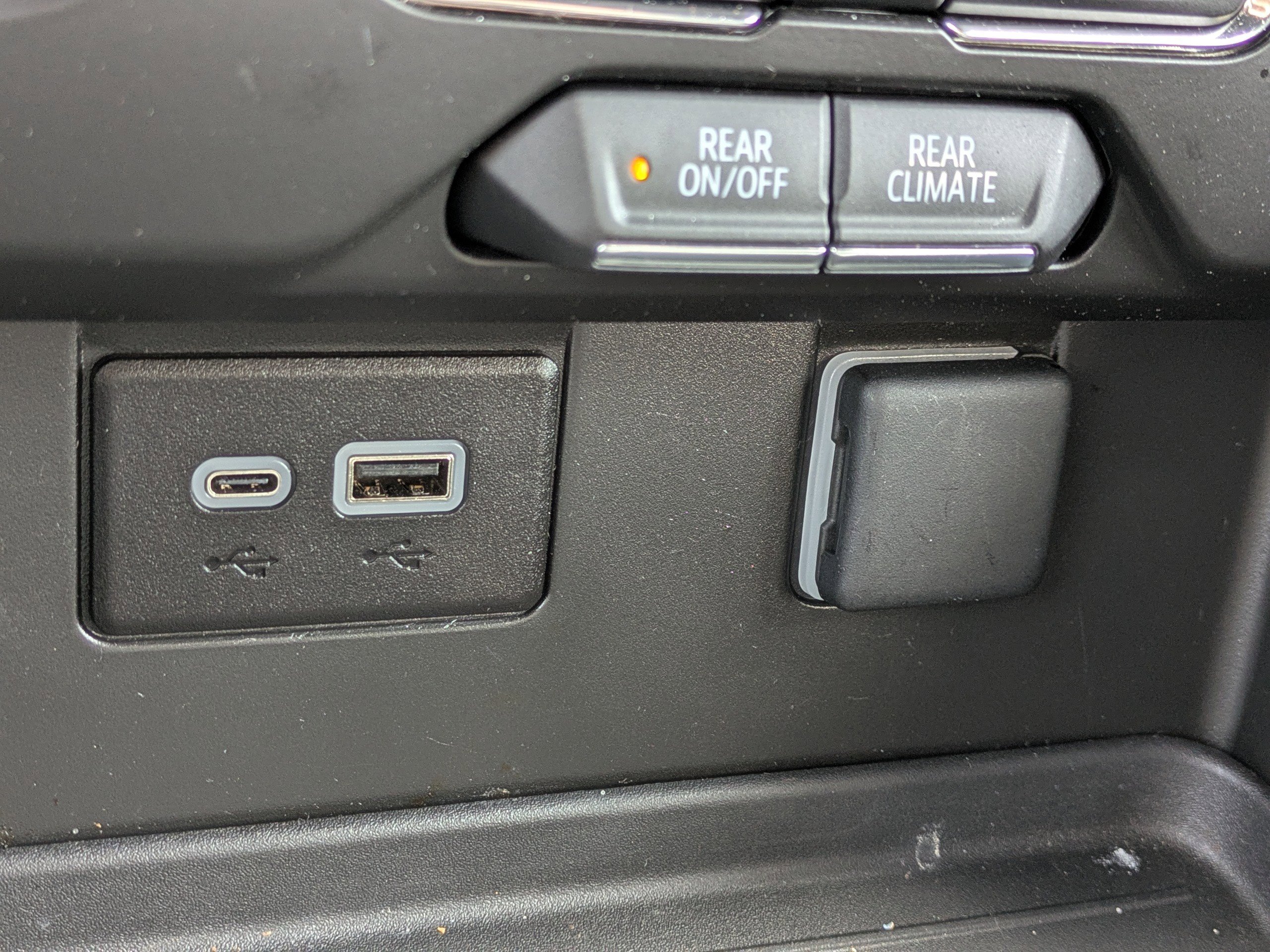 Used 2024 Chevrolet Tahoe LS image 40