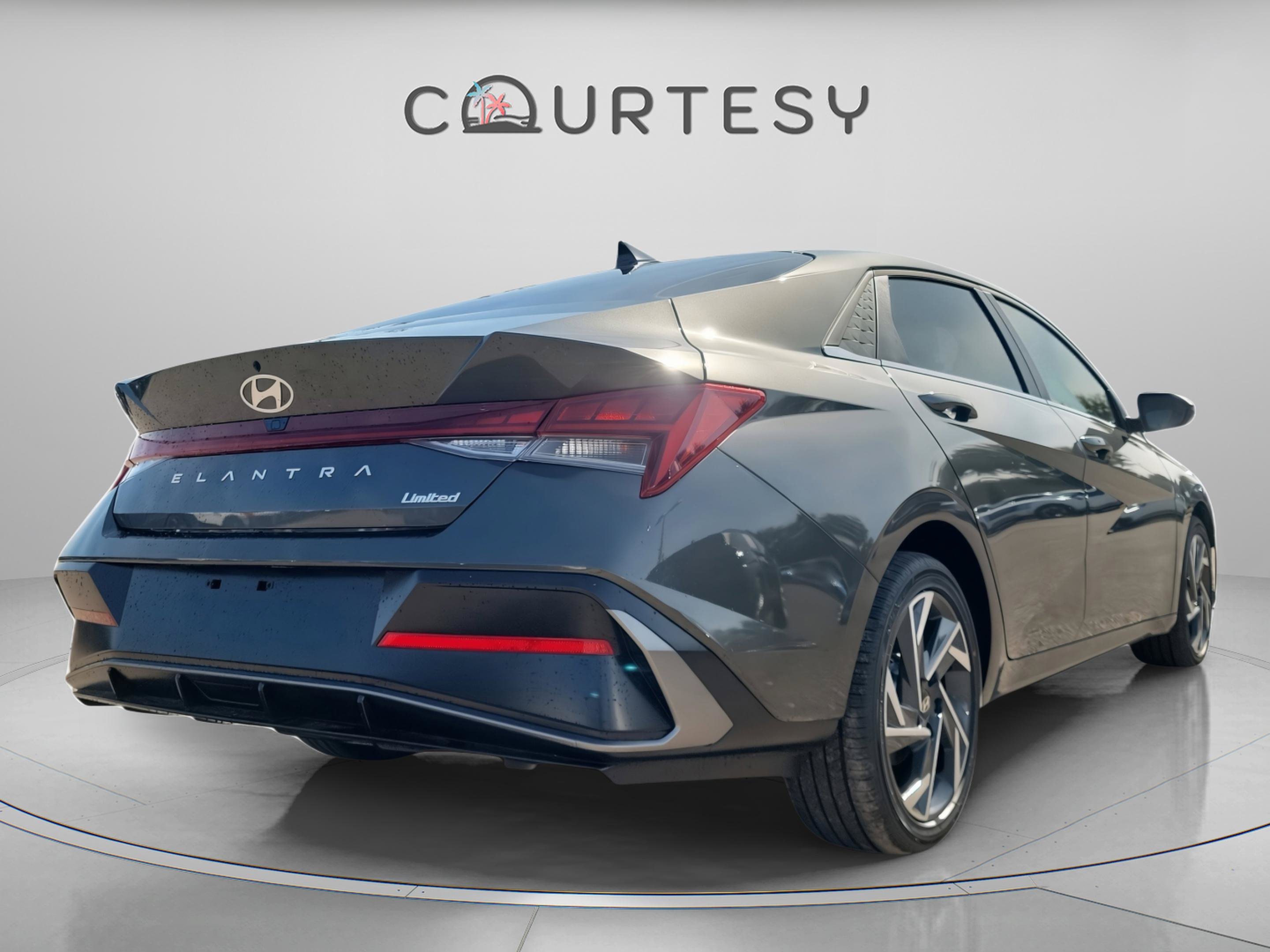 New 2026 Hyundai Elantra Limited FWD image 4
