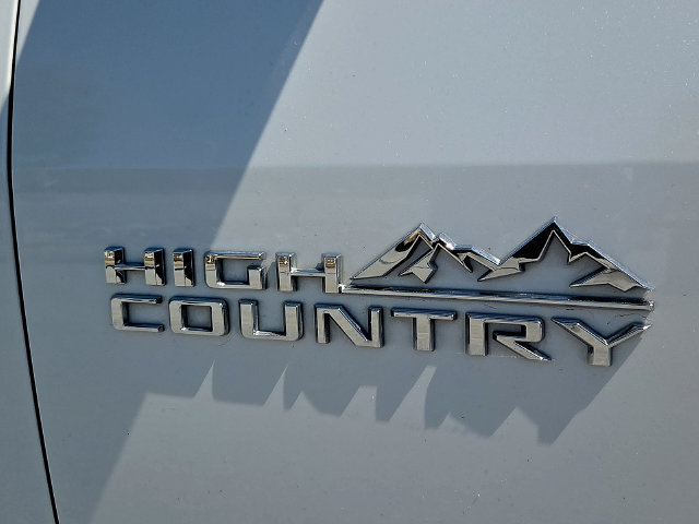 Used 2023 Chevrolet Traverse High Country AWD/4WD image 12