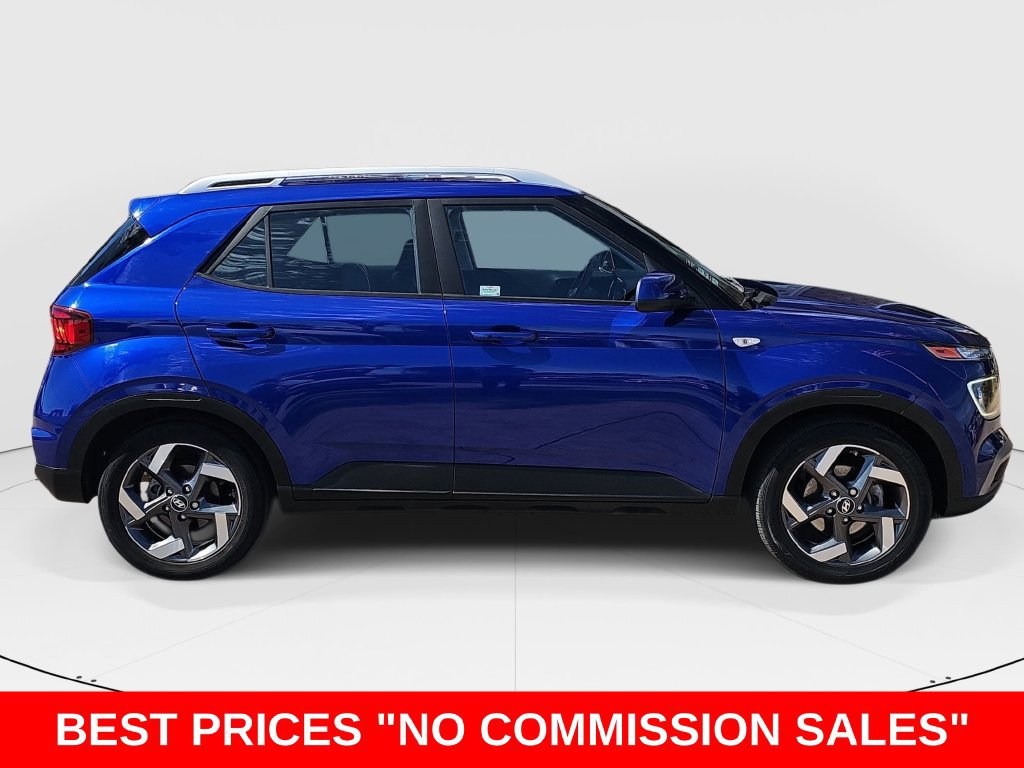 Used 2022 Hyundai Venue Limited FWD image 2