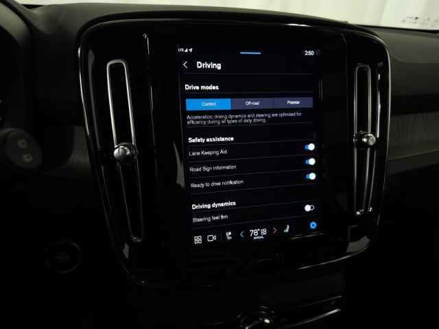 Certified 2023 Volvo XC40 B5 Plus w/ Protection Package Premier image 27