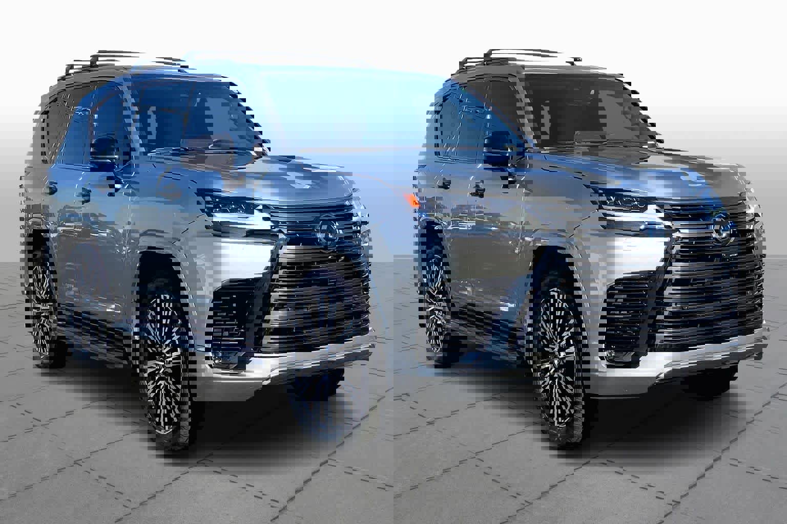 Used 2024 Lexus LX 600 4WD w/ Luxury Package image 3