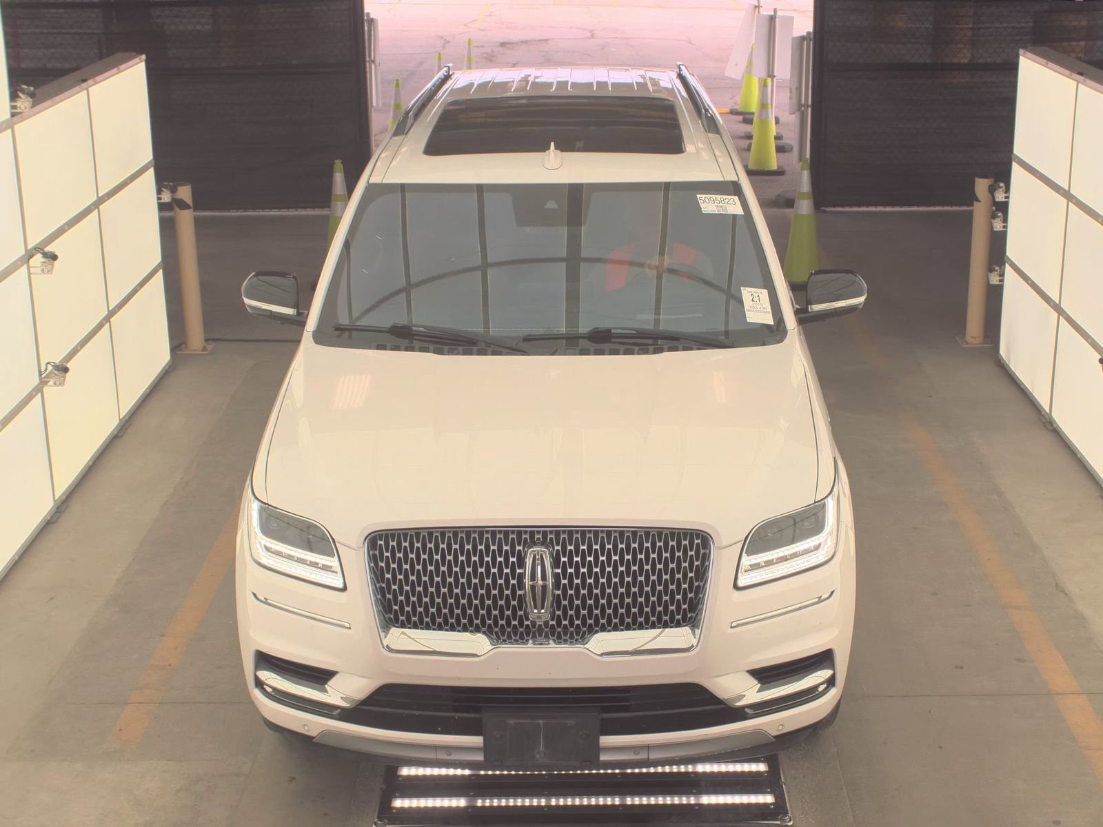 Used 2019 Lincoln Navigator L Reserve AWD/4WD image 2