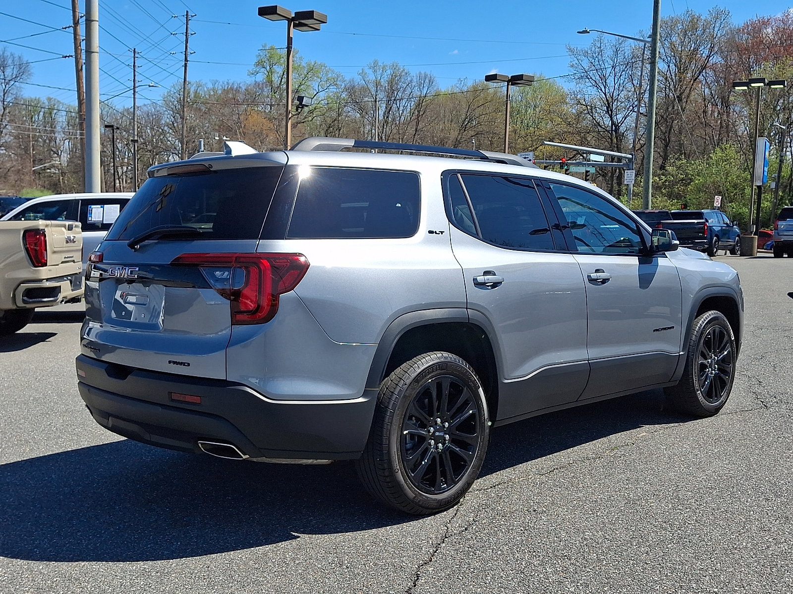 Used 2023 GMC Acadia SLT w/ Elevation Edition image 6