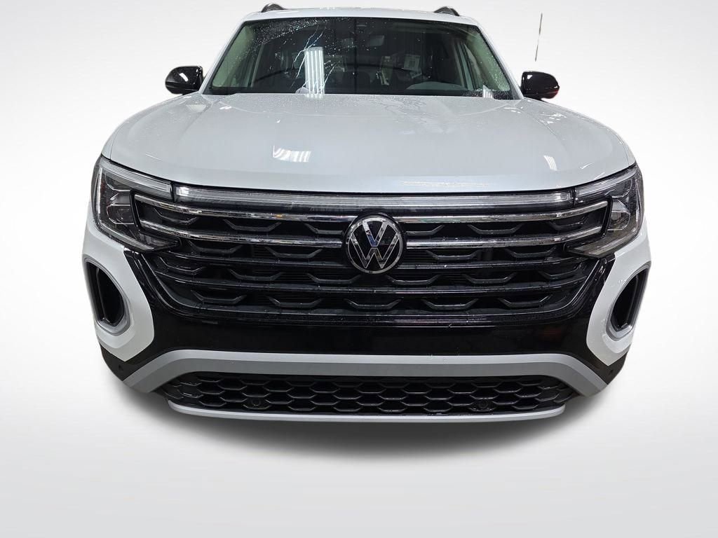 New 2026 Volkswagen Atlas Peak Edition AWD/4WD image 2