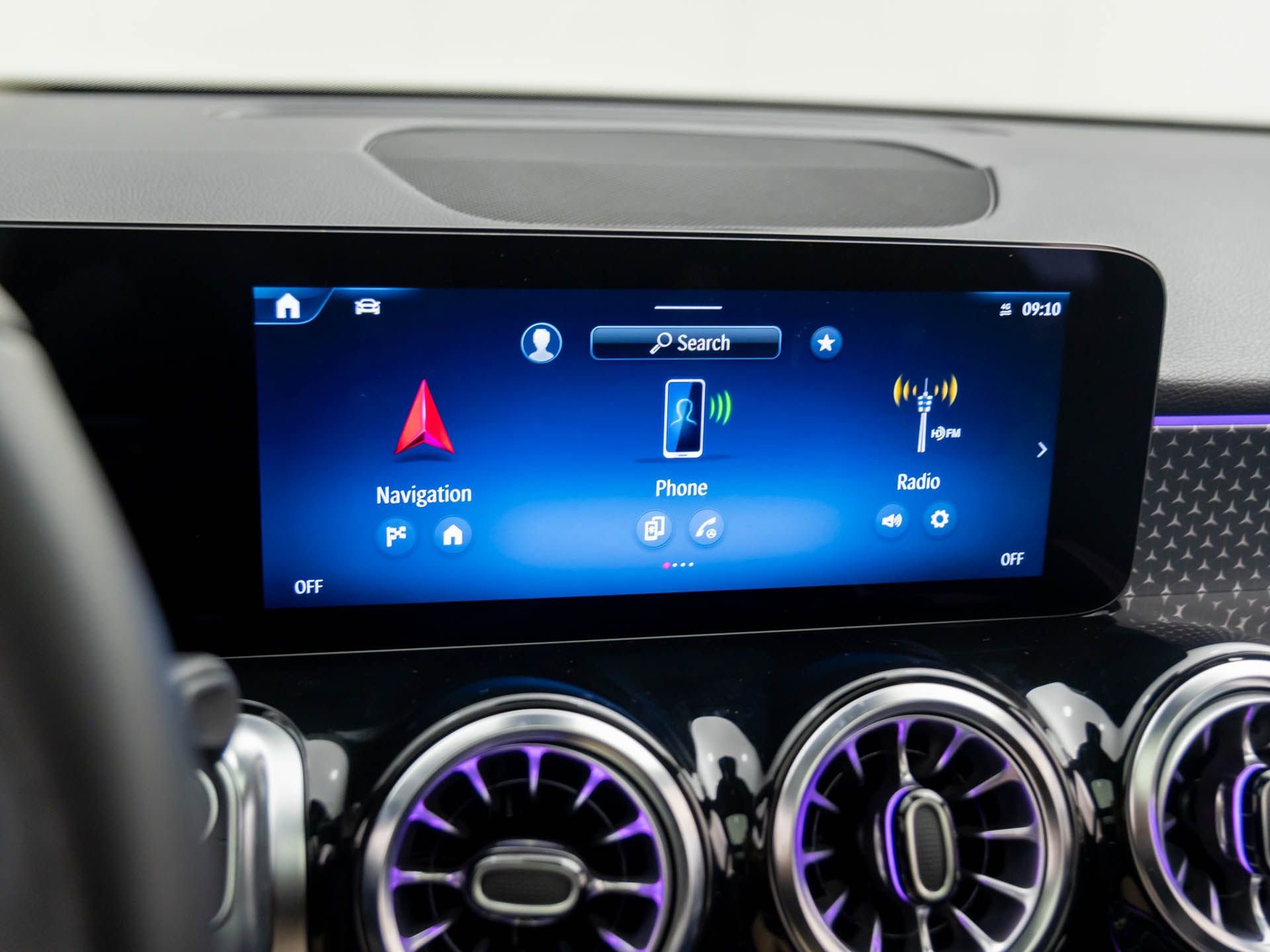 Certified 2024 Mercedes-Benz GLB 250 4MATIC w/ Exclusive Package image 28