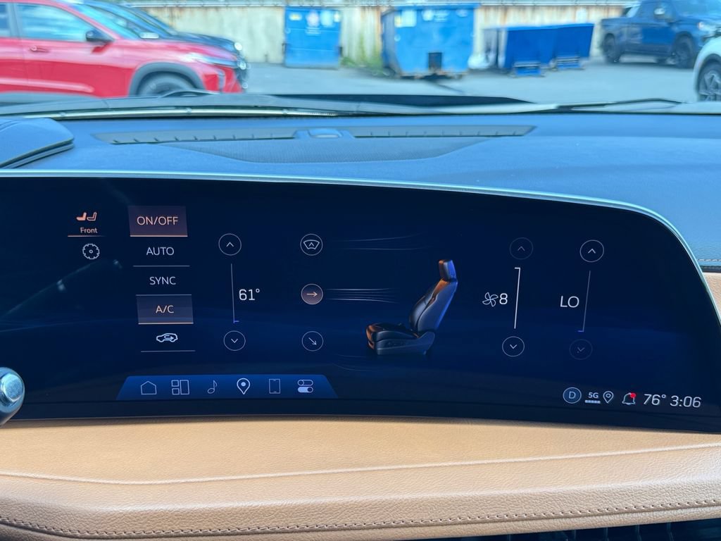 Used 2024 Cadillac XT4 Sport AWD/4WD image 17