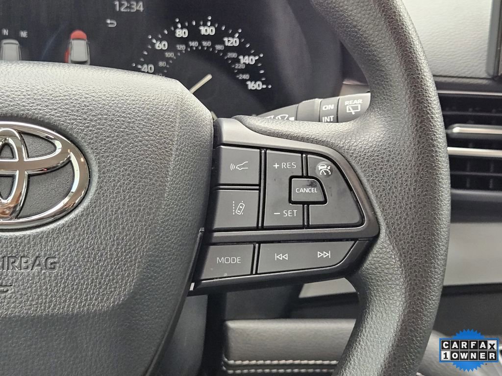 Used 2026 Toyota Sienna LE image 27