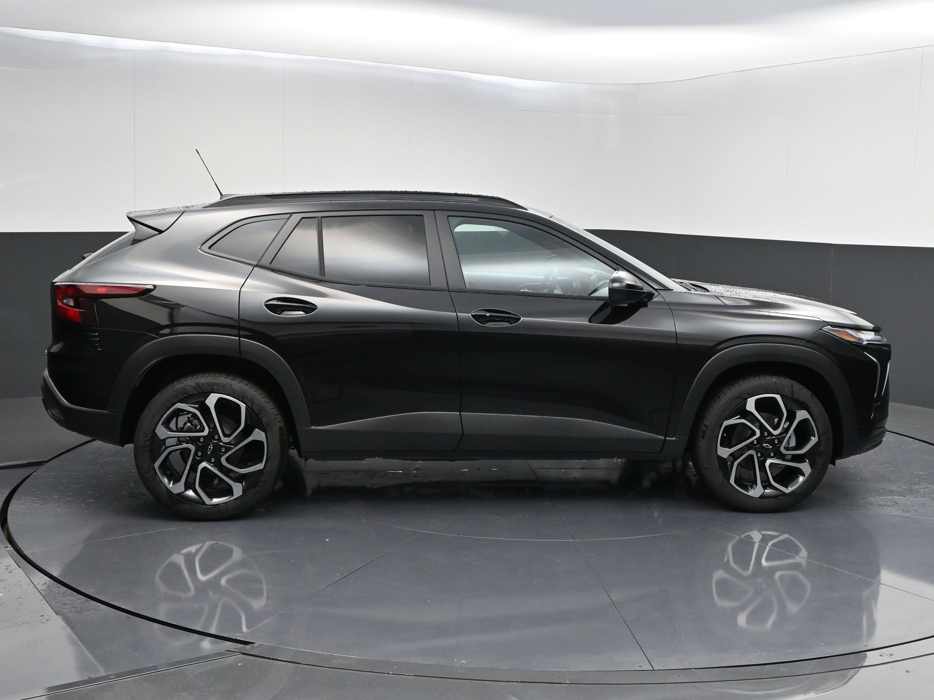 New 2026 Chevrolet Trax RS w/ Sunroof Package FWD image 9