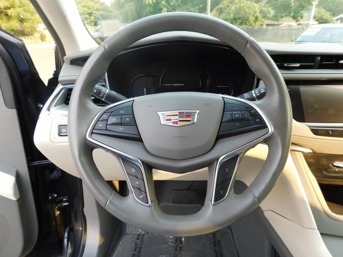 Used 2017 Cadillac XT5 Luxury w/ Driver Awareness Package AWD/4WD image 10