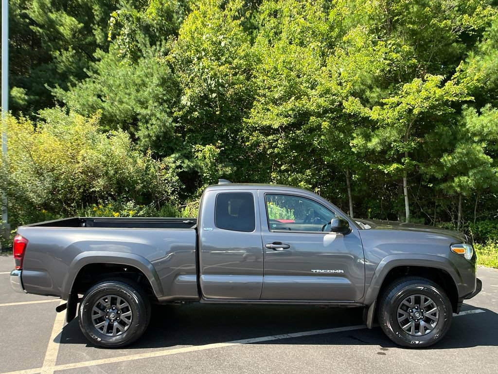 Certified 2022 Toyota Tacoma SR5 w/ SR5 Appearance Package (SM) AWD/4WD image 6