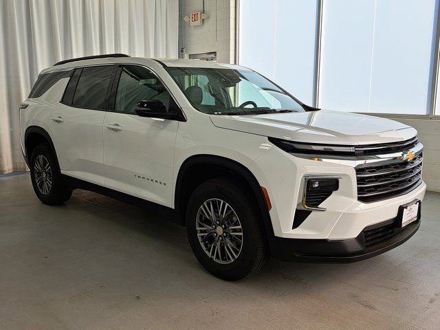 Used 2025 Chevrolet Traverse LT image 4