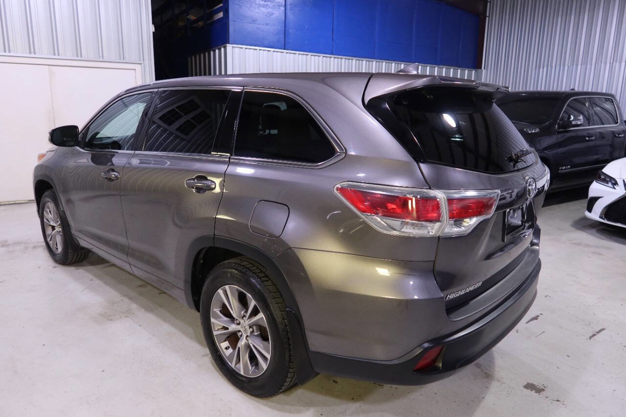 Used 2014 Toyota Highlander Plus AWD/4WD image 3