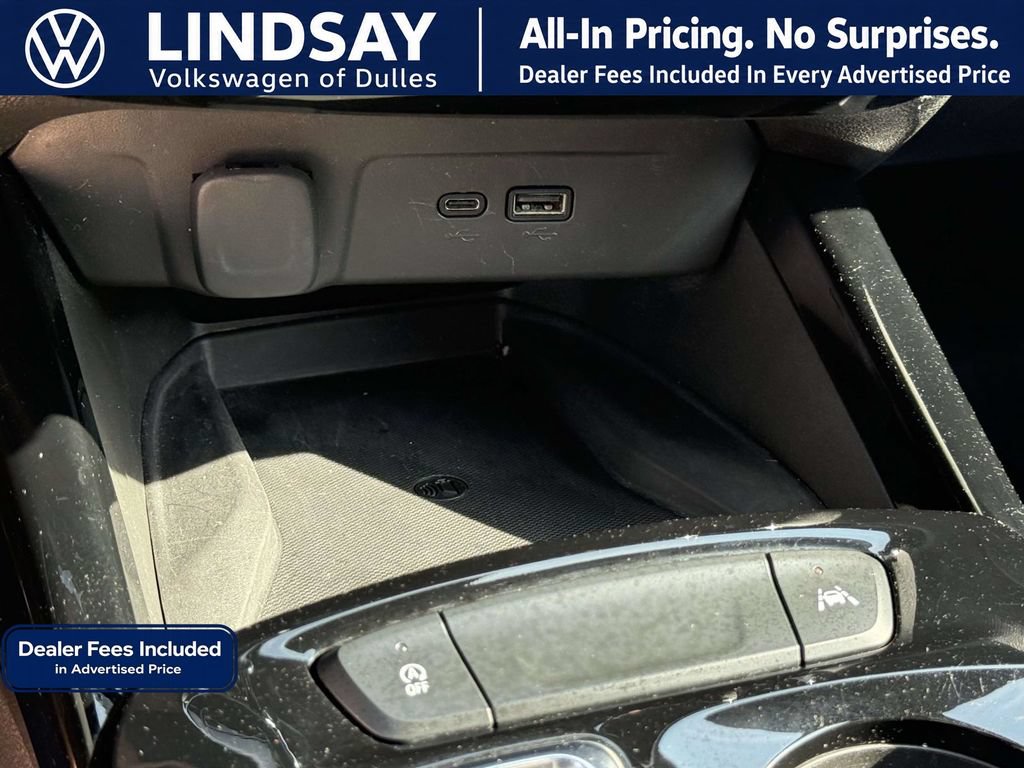 Used 2025 Chevrolet Trax RS w/ Sunroof Package FWD image 20