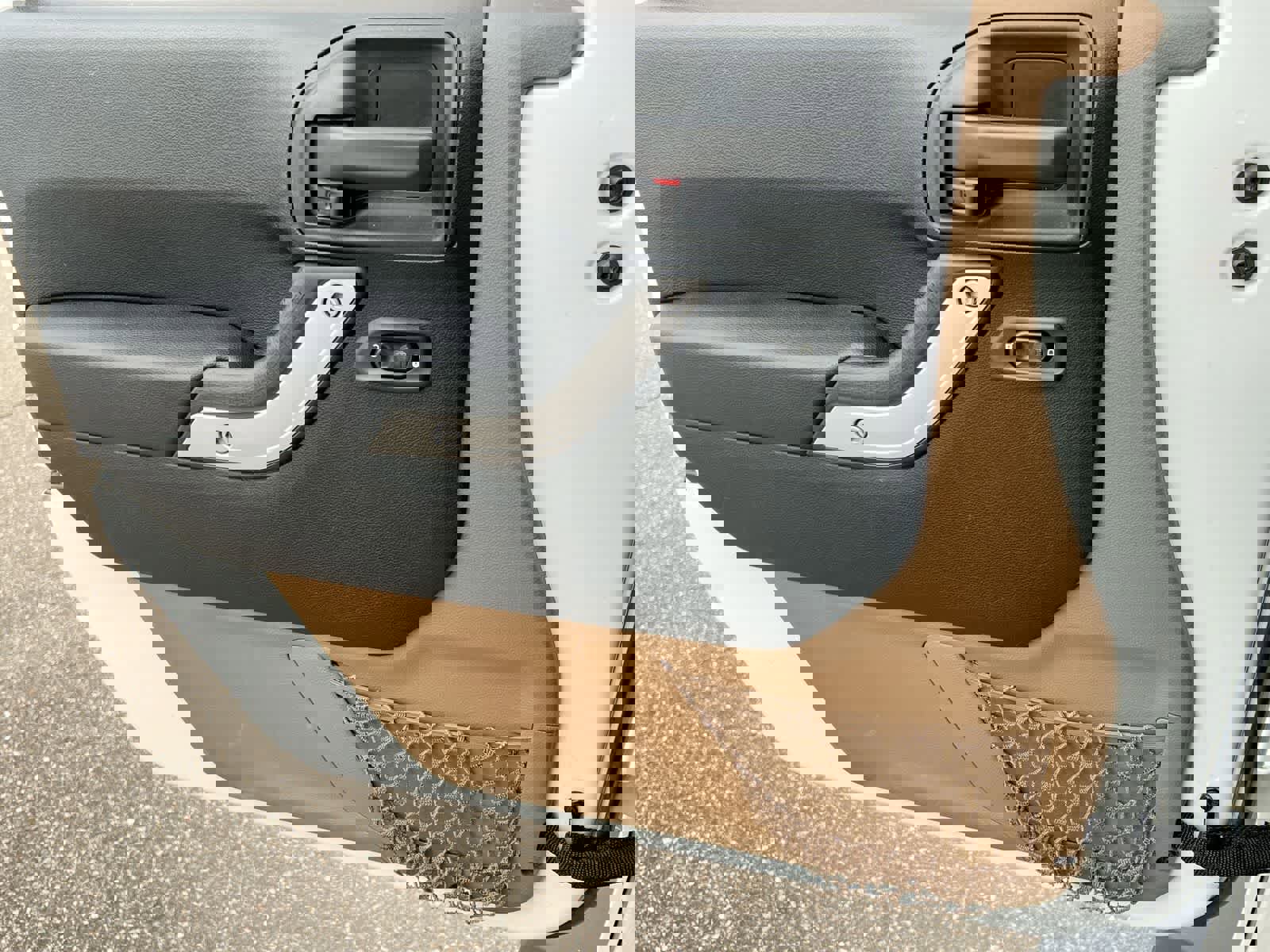 Used 2017 Jeep Wrangler Unlimited Sahara w/ Connectivity Group image 28