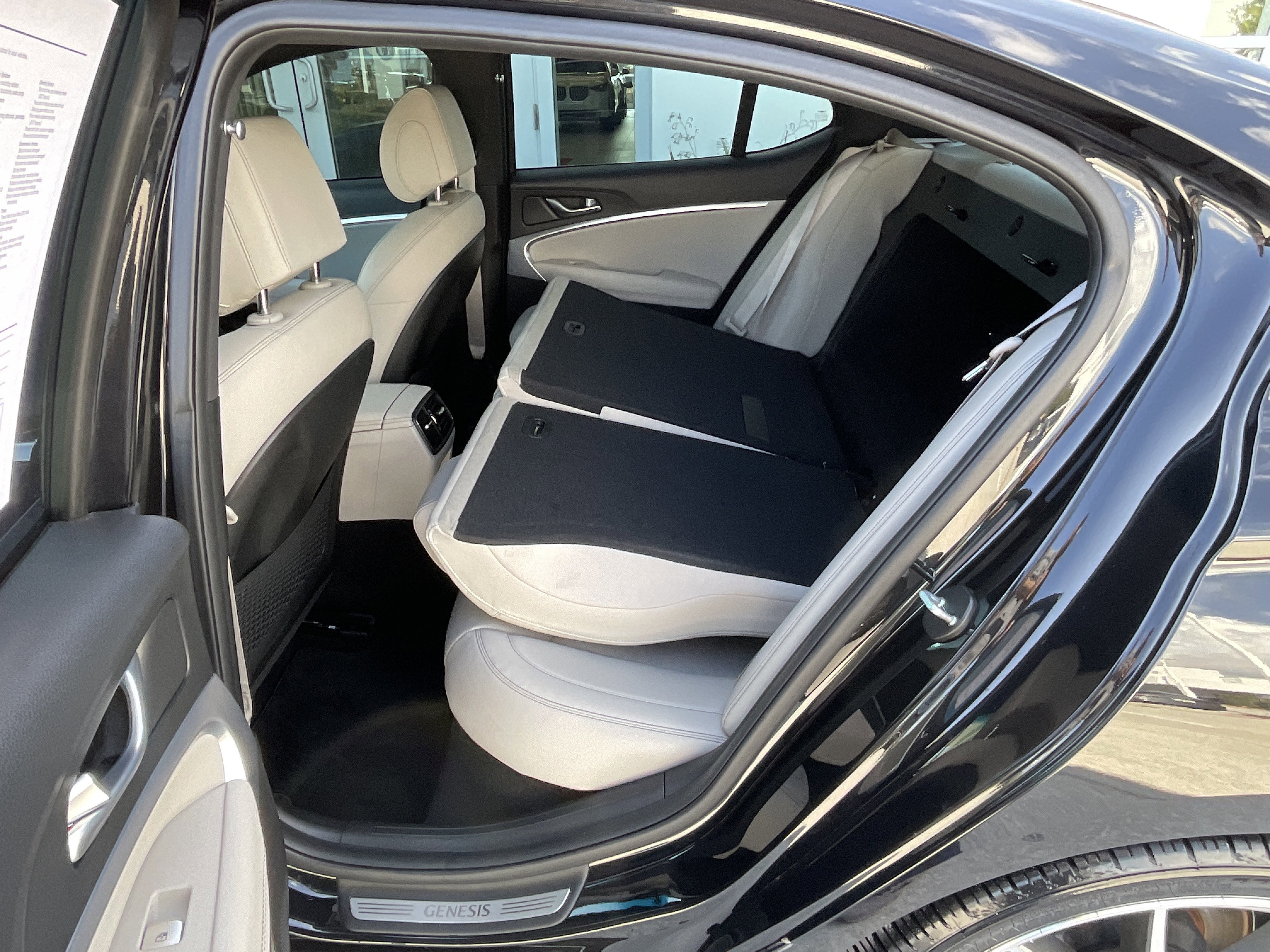 Used 2023 Genesis G70 2.0T image 28