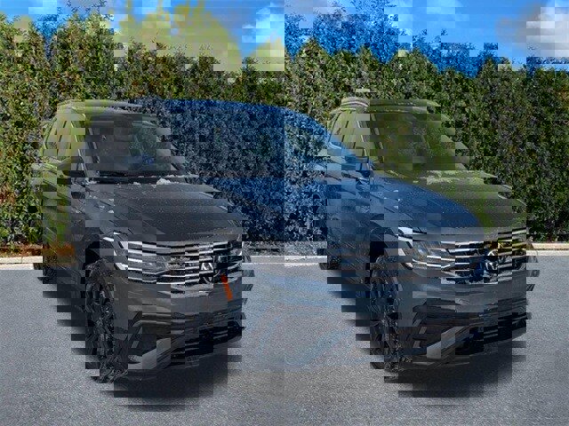 Used 2024 Volkswagen Tiguan SE image 4