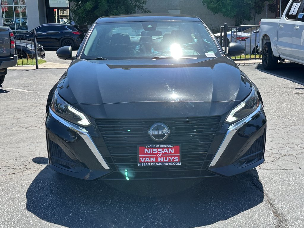 Used 2024 Nissan Altima 2.5 SV FWD image 12