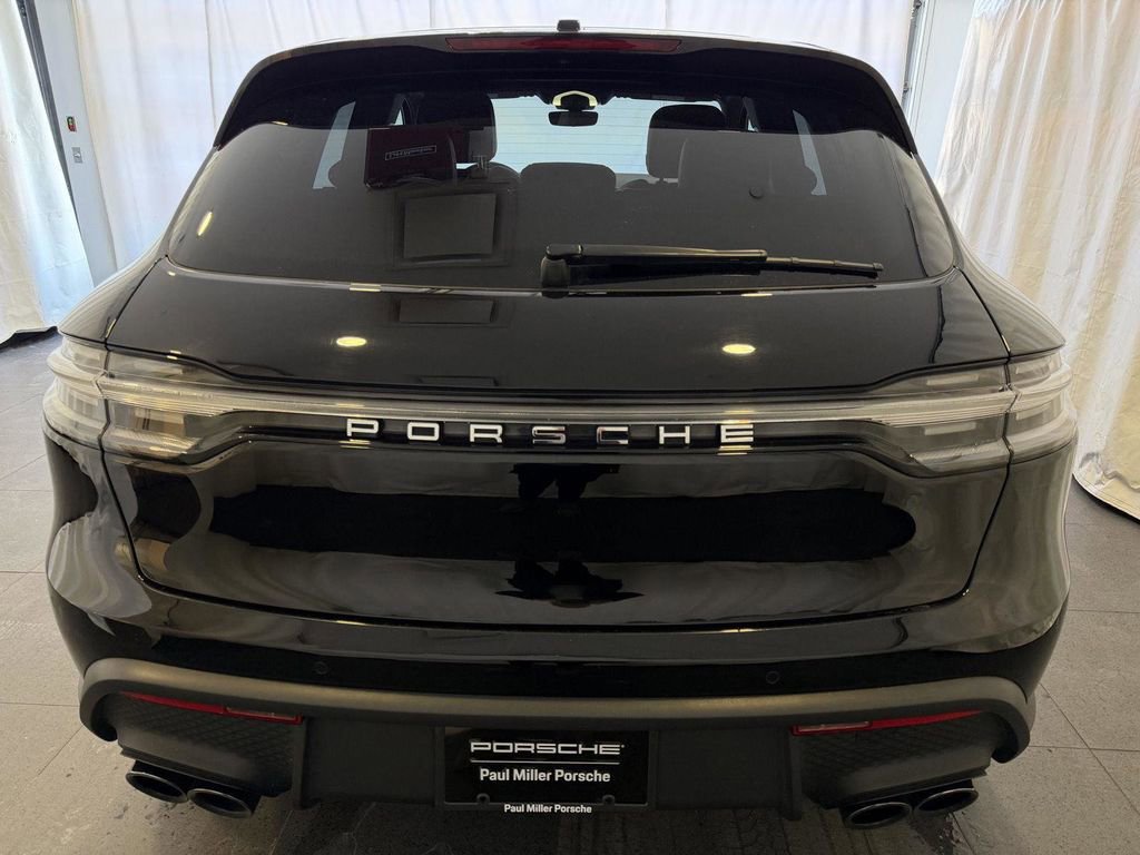 Certified 2022 Porsche Macan image 8