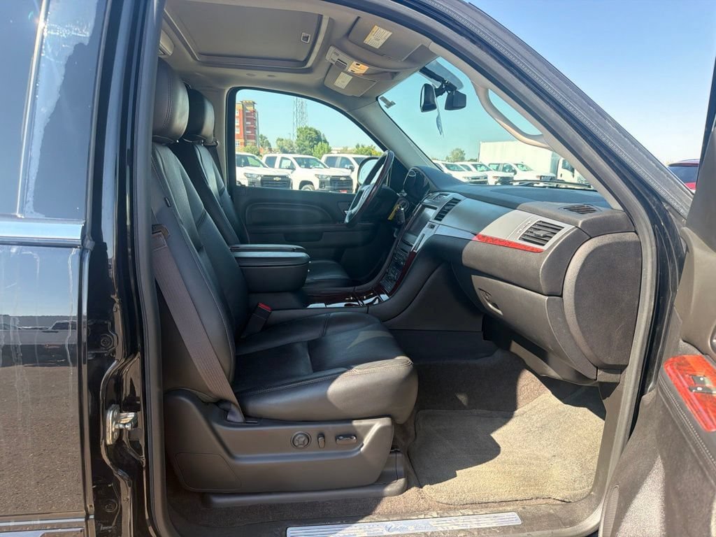 Certified 2014 Cadillac Escalade Premium AWD/4WD image 31