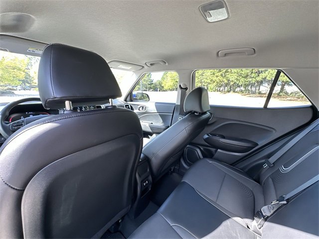 Used 2024 Hyundai Venue Limited image 24