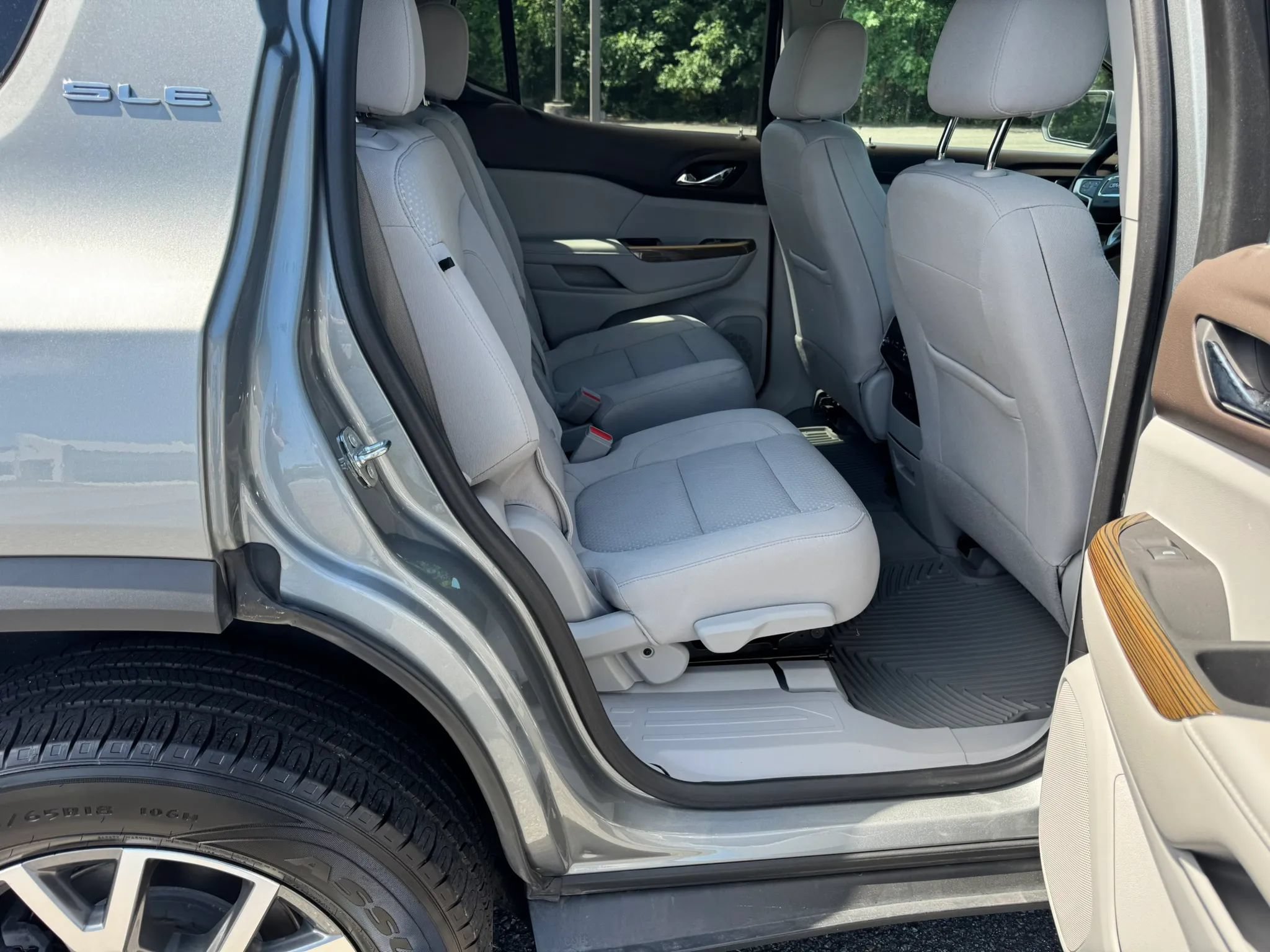Used 2023 GMC Acadia SLE AWD/4WD image 47