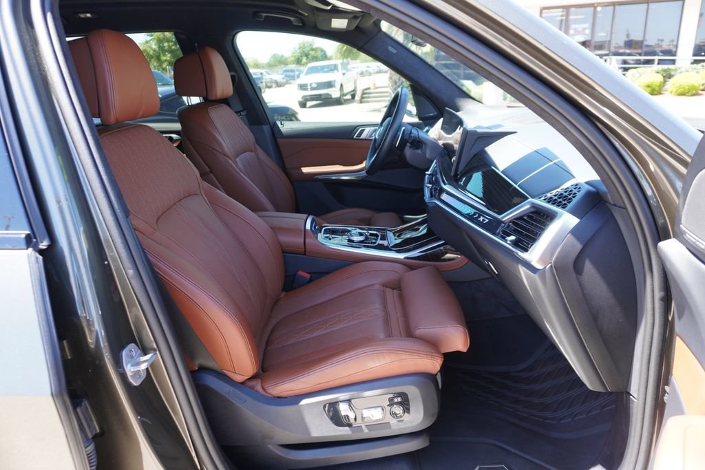 Used 2025 BMW X7 xDrive40i w/ M Sport Package AWD/4WD image 28