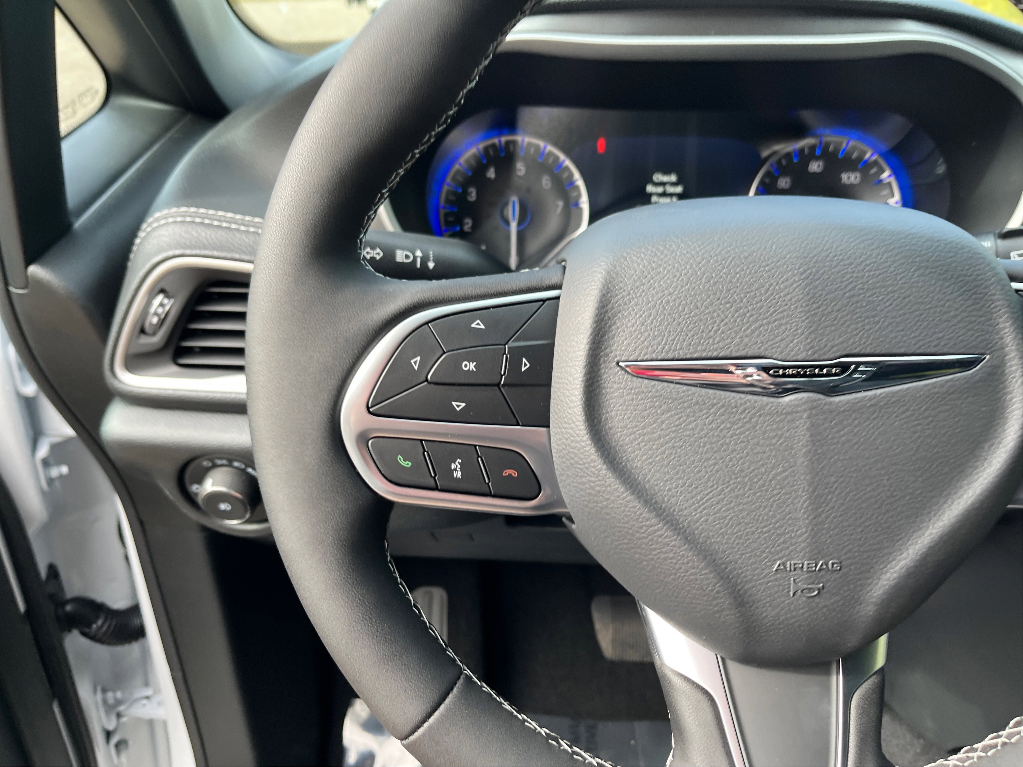 New 2026 Chrysler Pacifica Select image 42