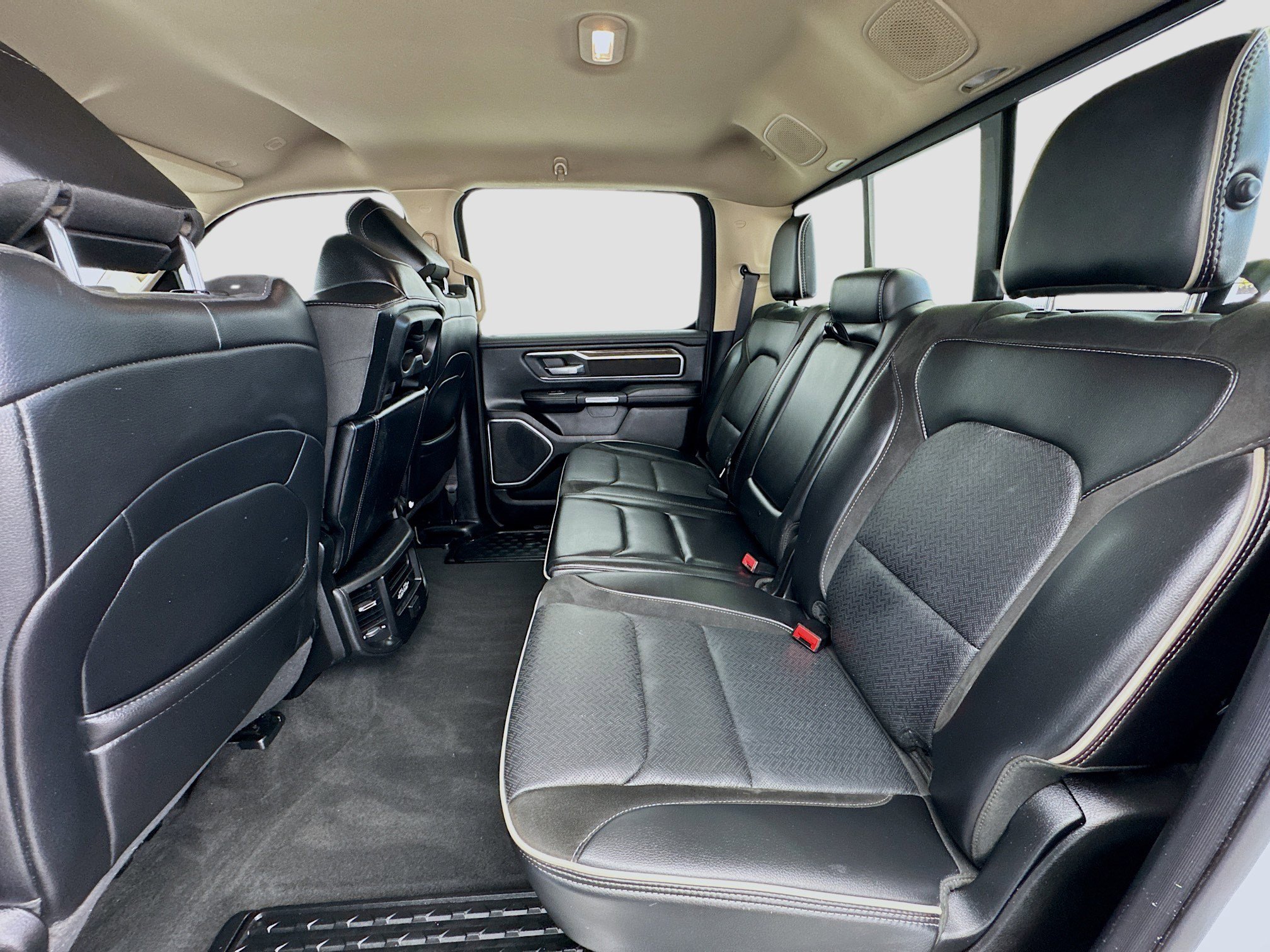 Used 2020 RAM 1500 Laramie w/ Off Road Group image 15