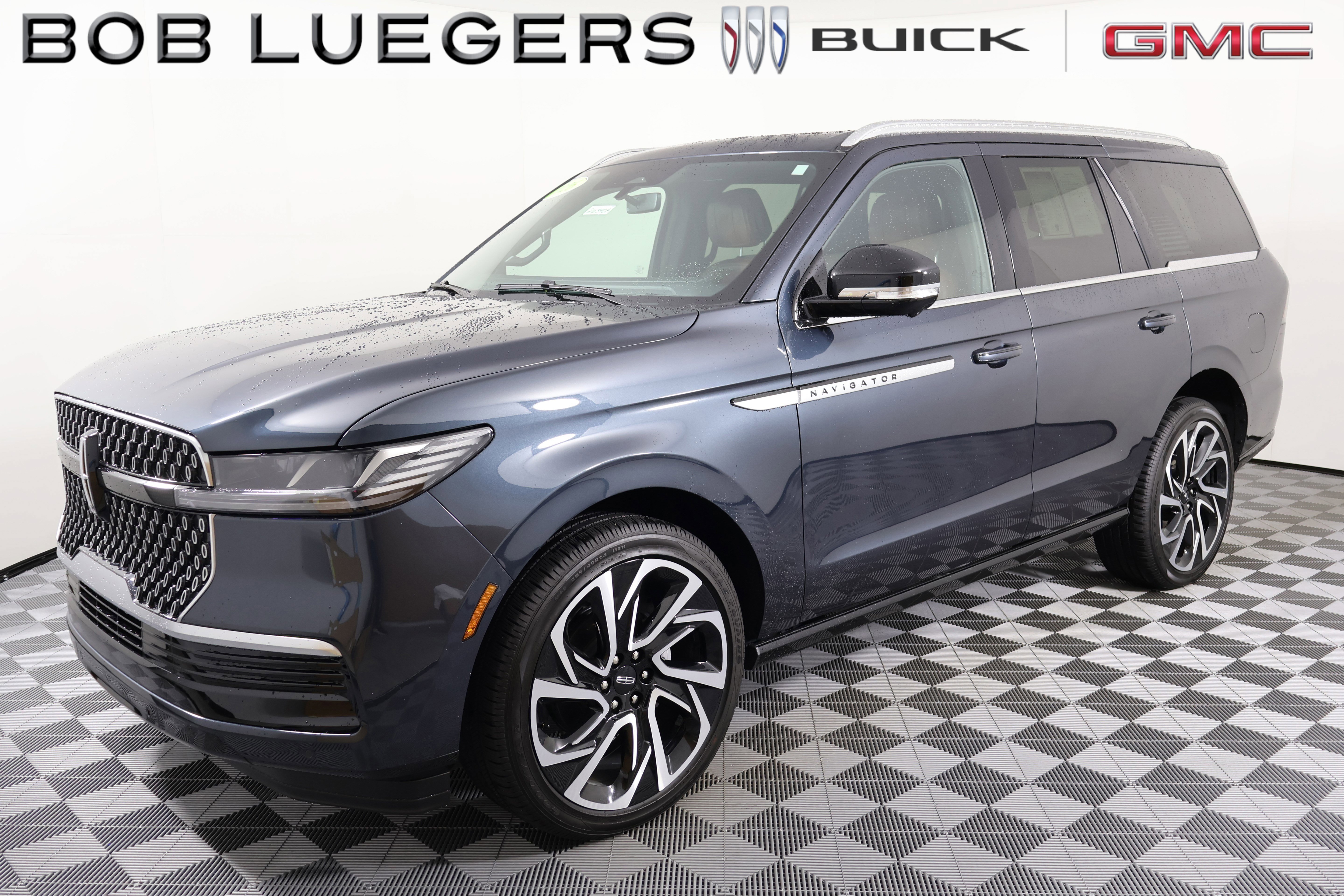 Used 2026 Lincoln Navigator Reserve AWD/4WD image 4