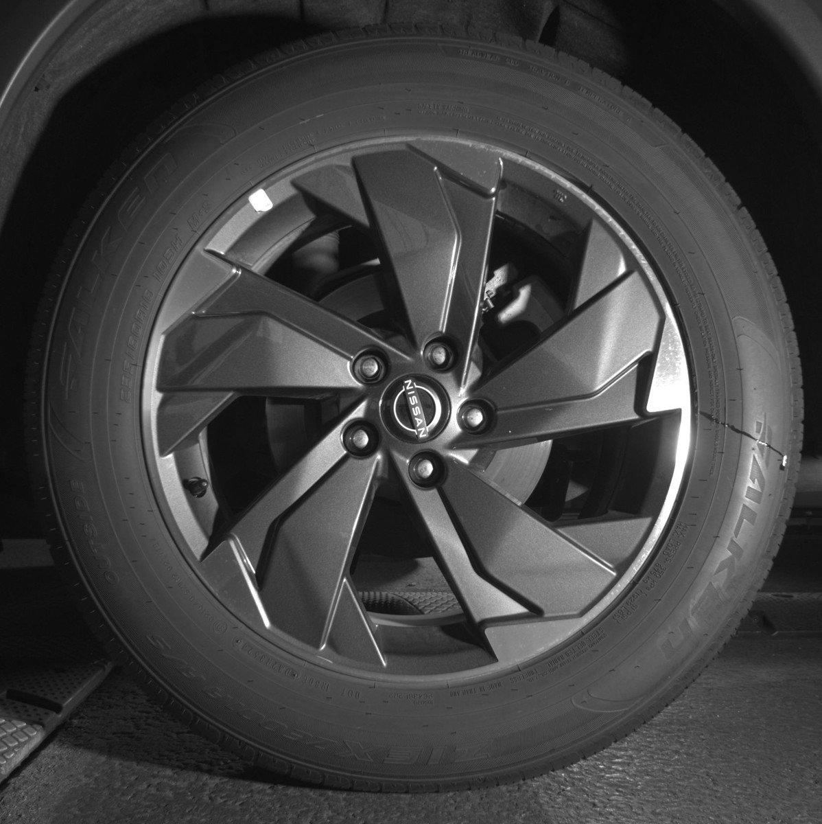 Used 2025 Nissan Rogue SV FWD image 14