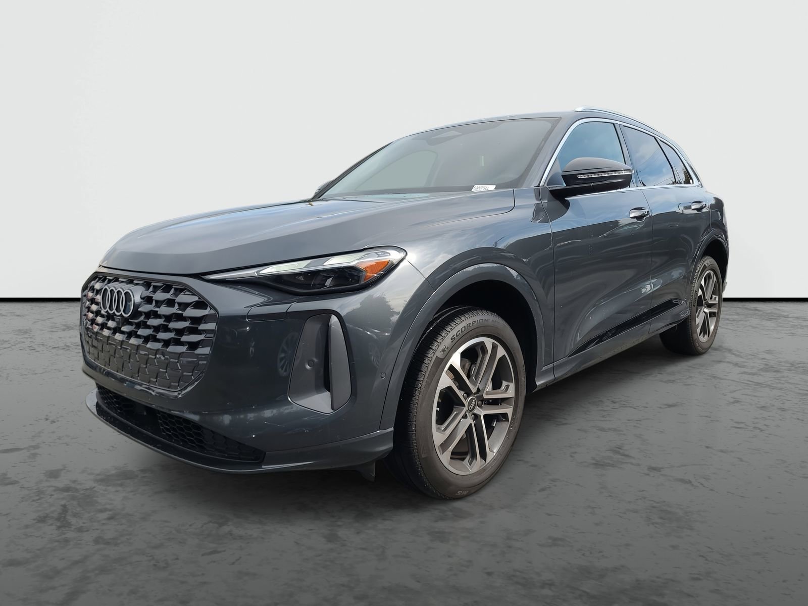 Used 2025 Audi Q5 Premium w/ Convenience Package image 2