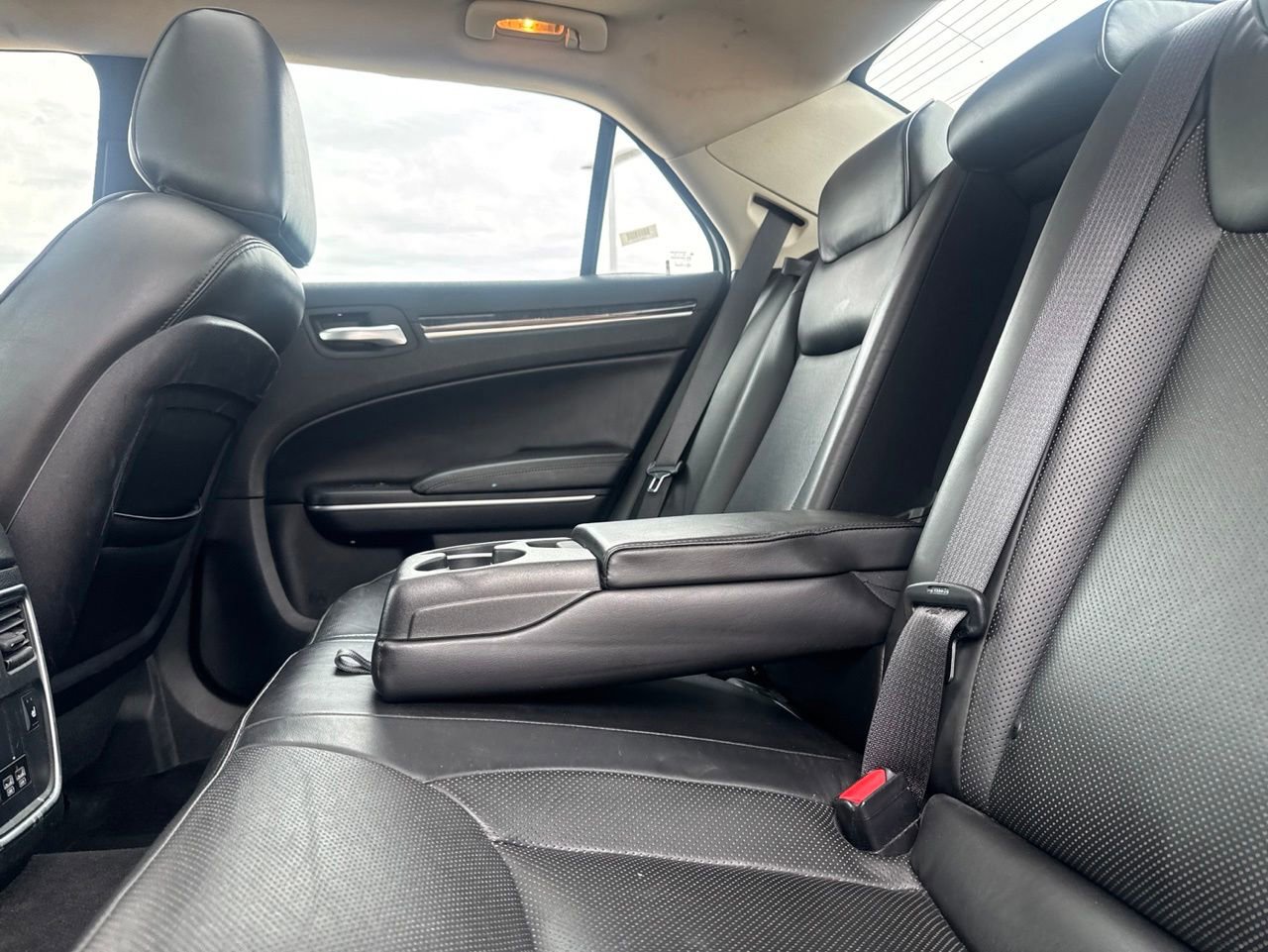 Used 2020 Chrysler 300 Limited RWD image 34