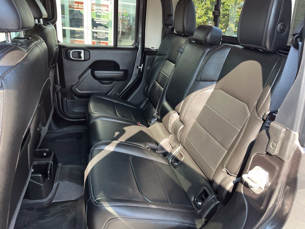 Used 2023 Jeep Gladiator Sport AWD/4WD image 16