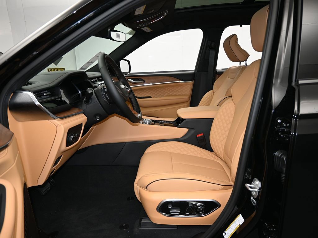 New 2025 Jeep Grand Cherokee Summit image 11