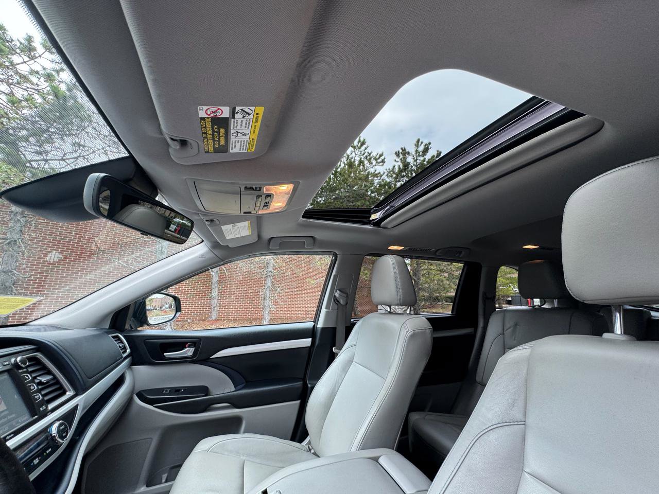 Used 2018 Toyota Highlander XLE image 8