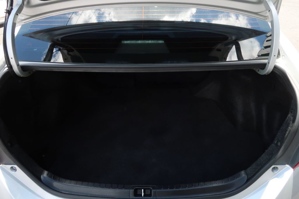 Used 2019 Toyota Corolla SE FWD image 11