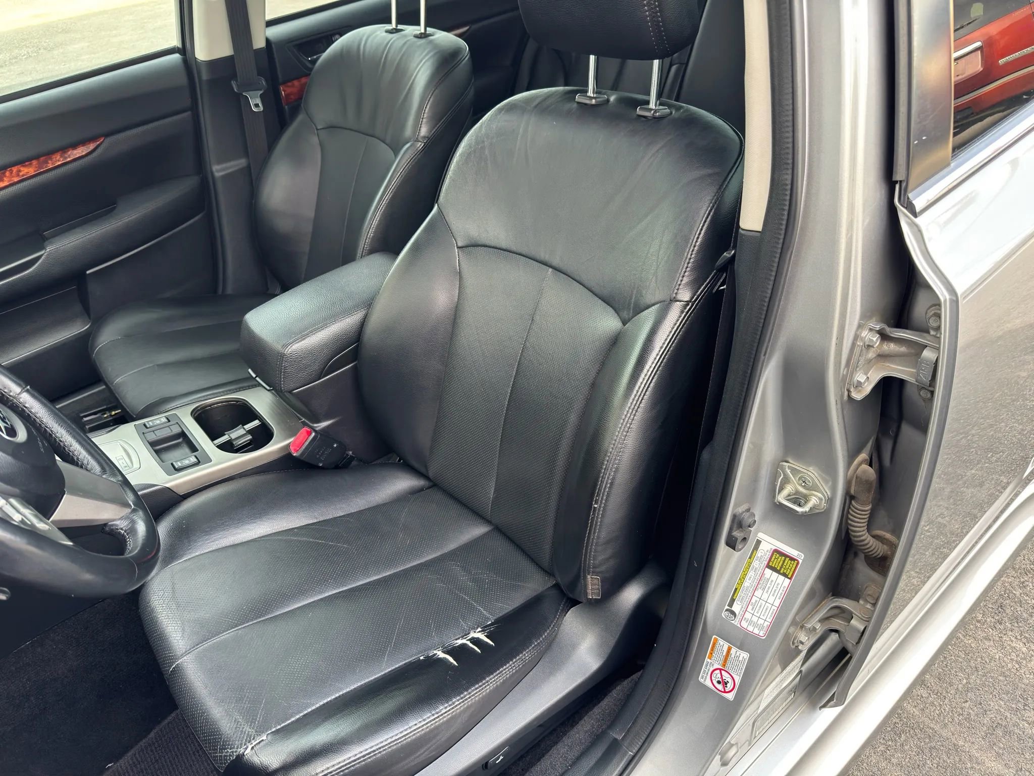 Used 2011 Subaru Legacy 2.5i Limited image 6