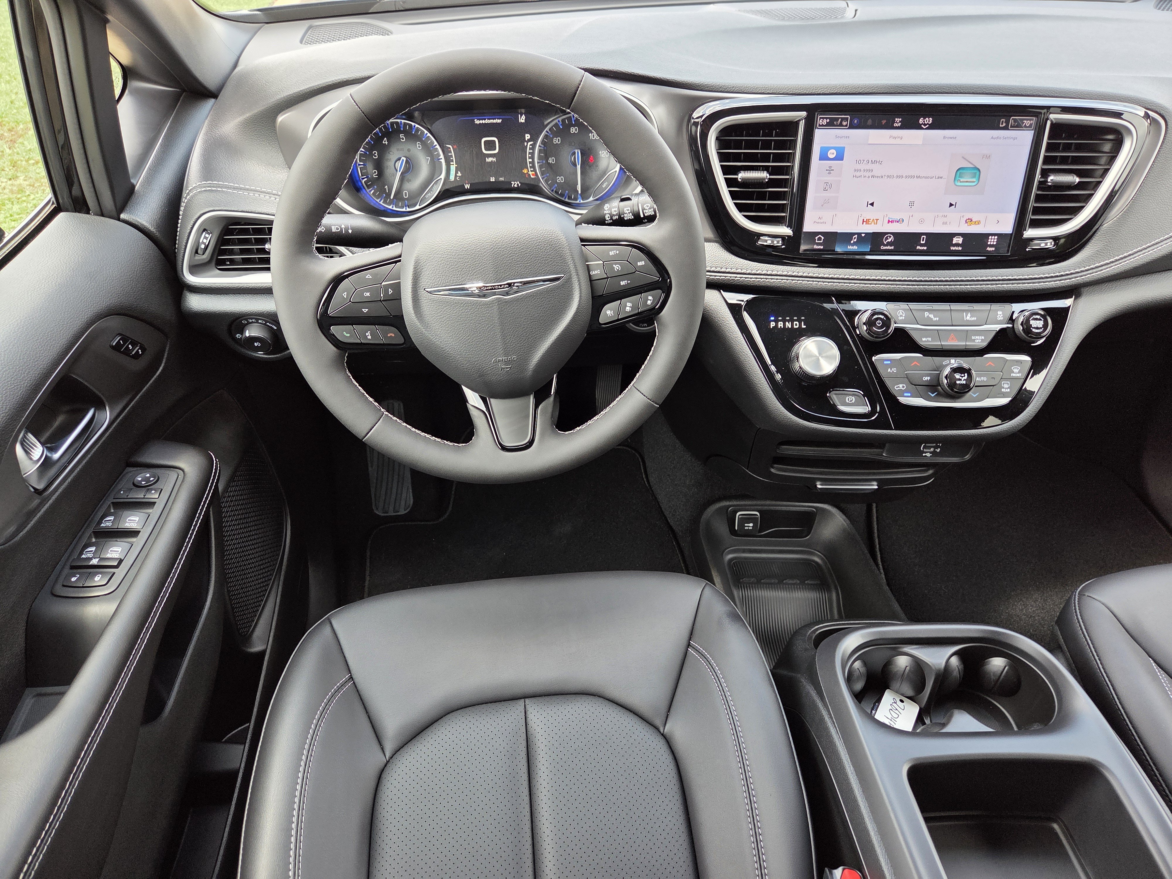 New 2026 Chrysler Pacifica Select w/ S Appearance Package FWD image 8