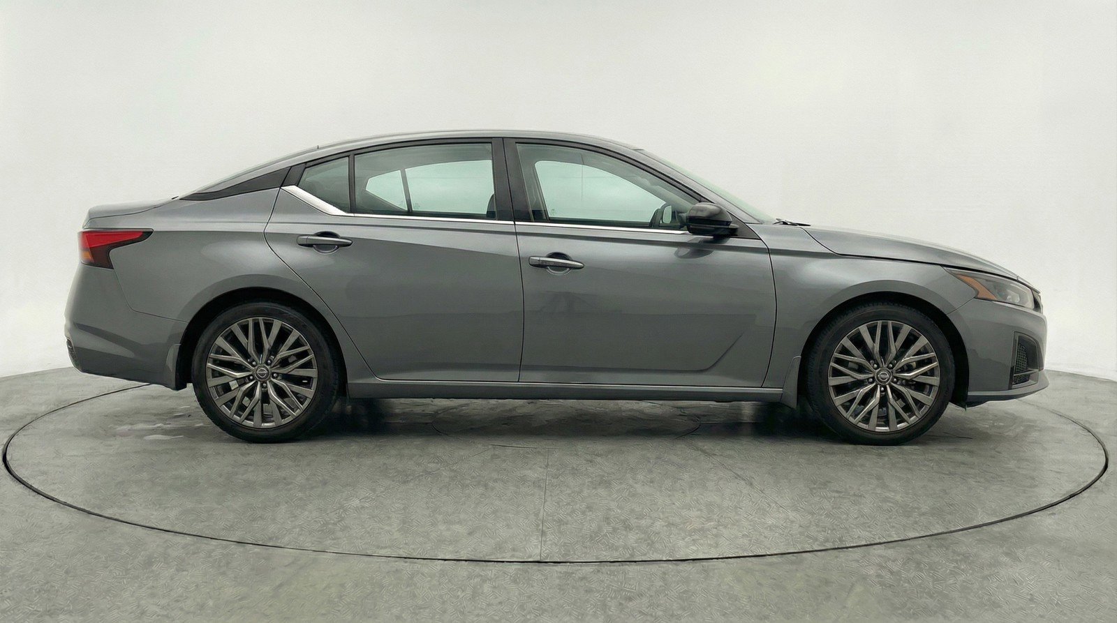 Used 2025 Nissan Altima 2.5 SV image 11