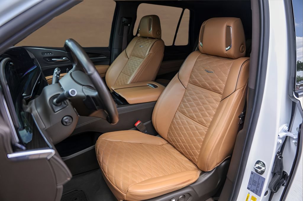 Used 2023 Cadillac Escalade Sport w/ LPO, ONYX Package AWD/4WD image 7