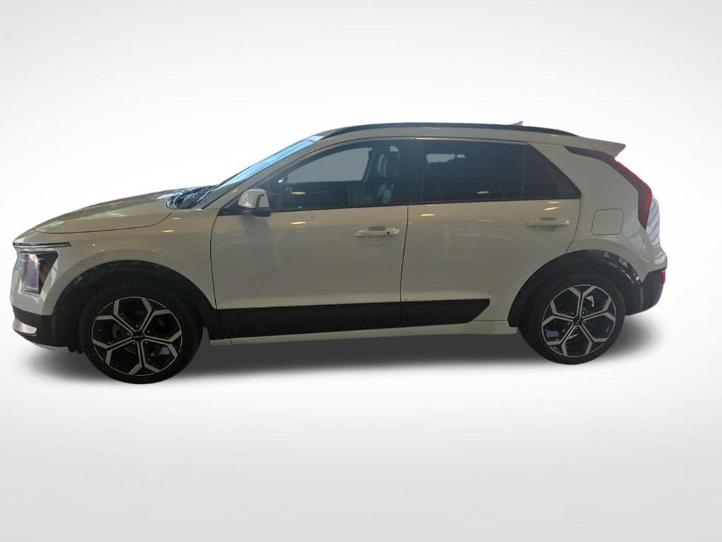 Used 2023 Kia Niro EX Touring FWD image 2