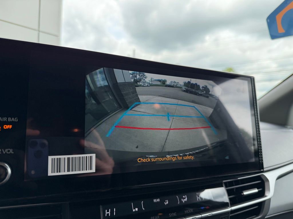 Used 2026 Toyota Sienna XLE FWD image 19