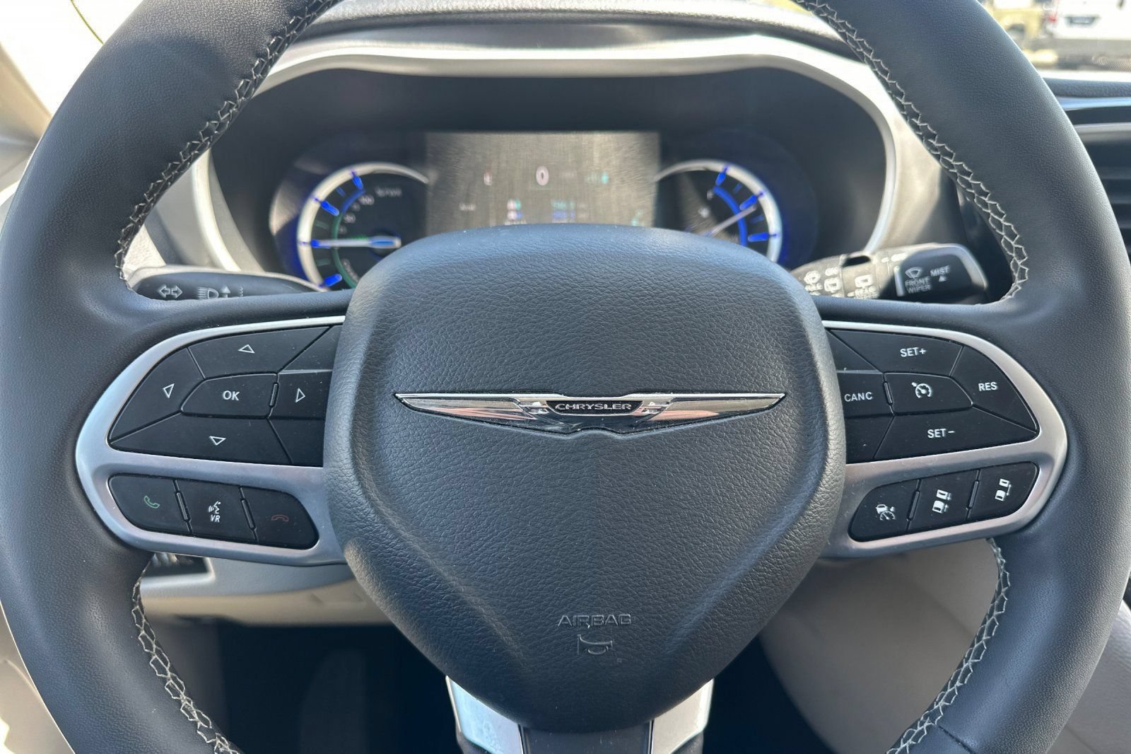 Used 2023 Chrysler Pacifica Touring-L FWD image 24