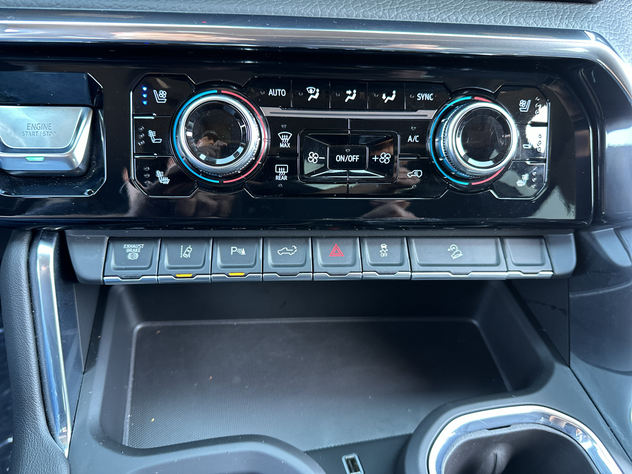 Used 2025 GMC Sierra 3500 Denali w/ Denali Reserve Package AWD/4WD image 31