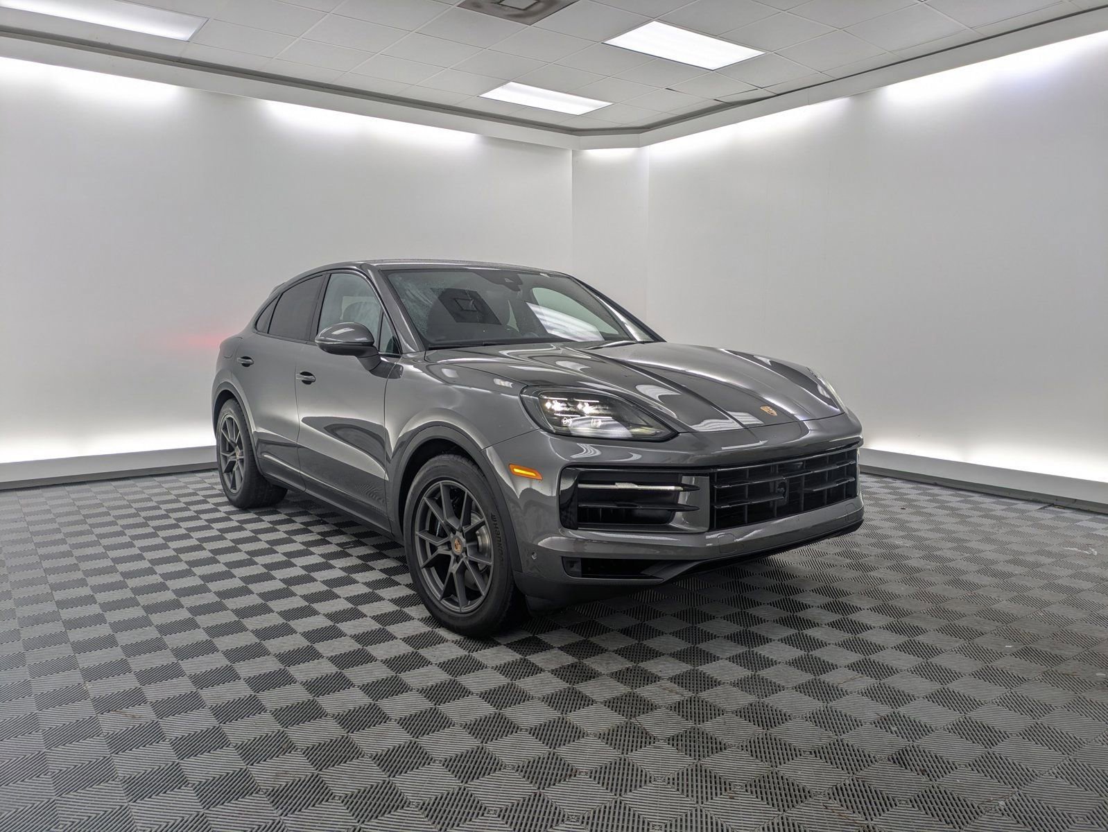 Used 2025 Porsche Cayenne S image 7